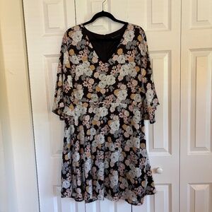 Bobeau Floral dress.  Beautiful, silky soft and drapey! Vneck Size 1X